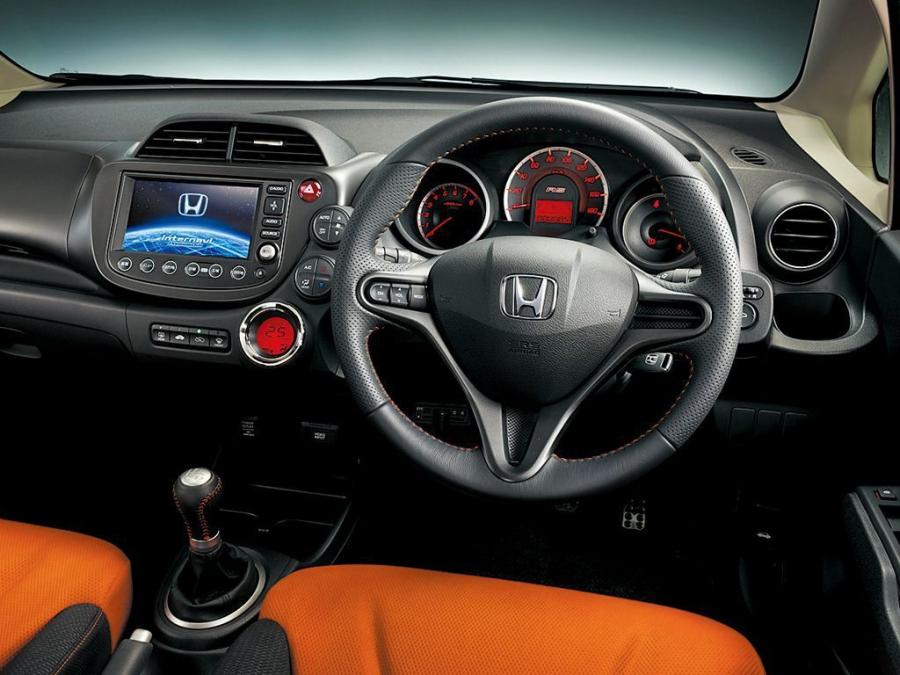 Honda Fit RS 2009 года  (фото 8 из 9)